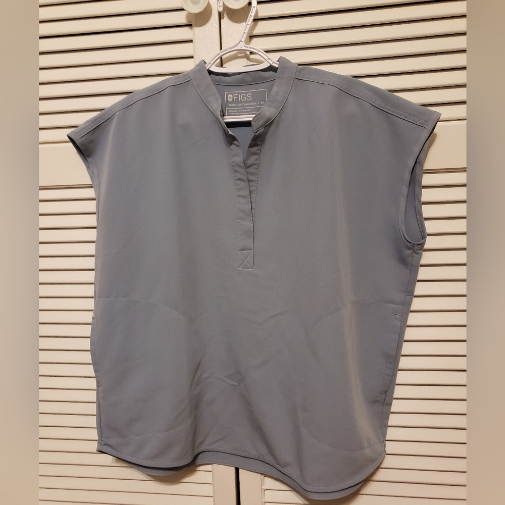 FIGS RAFAELA scrubs Medium Top Dusty Blue  po#3134